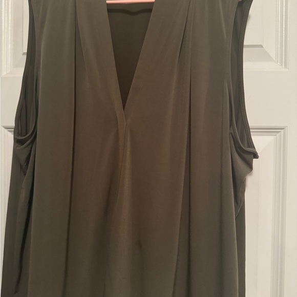 Women’s Calvin Klein tank. - Picture 2 of 4